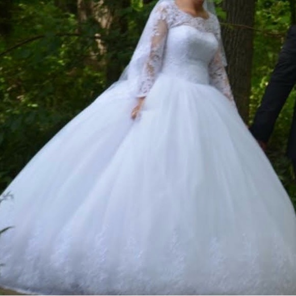 Elegant White Lace Wedding Dress